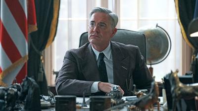 Kyle MacLachlan as Franklin Roosevelt