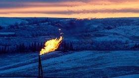 Video thumbnail: PBS NewsHour Why oil and gas industry is divided over methane regulation