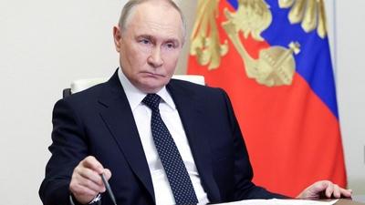 News Wrap: Trump says Putin vows to respond to drone attack