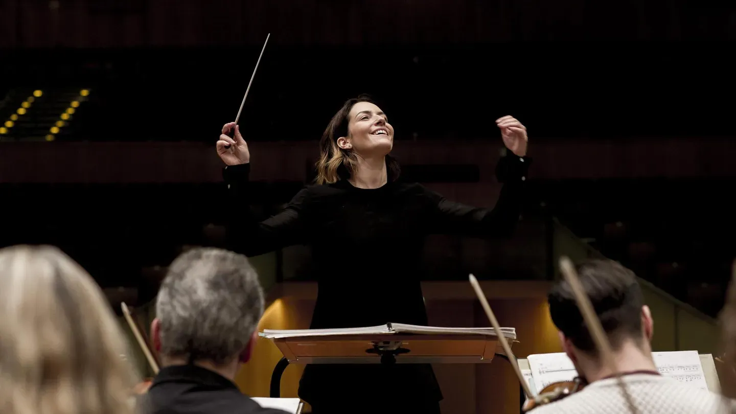 La Maestra – Alondra de la Parra