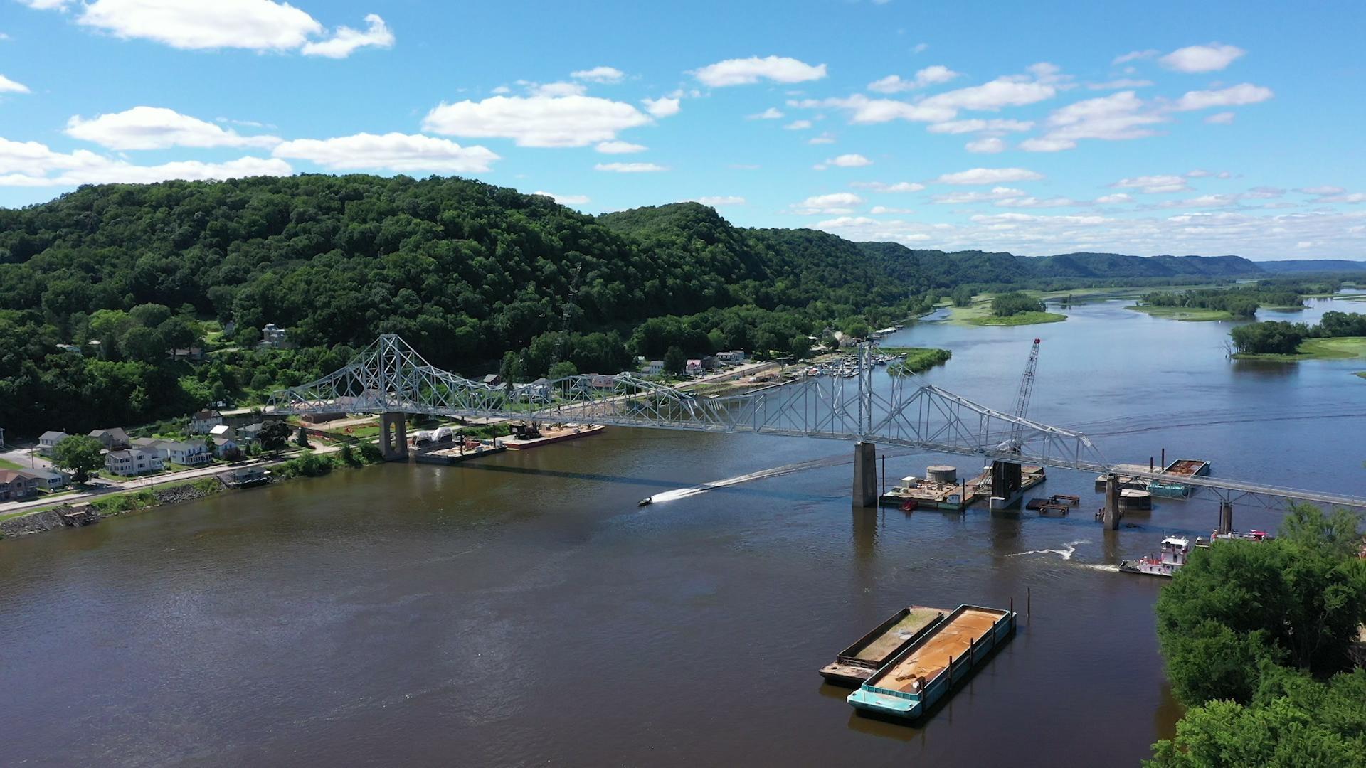 Crossing the Mississippi River without the Lansing Bridge
