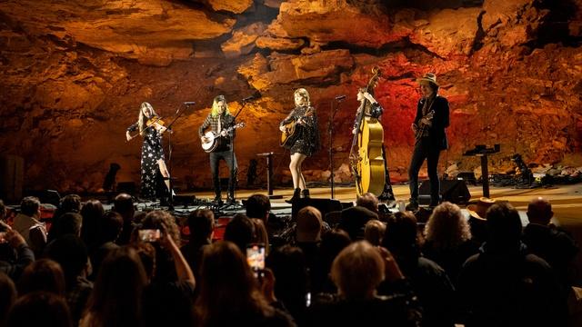 The Caverns Sessions | MOLLY TUTTLE & Golden Highway Perform 'Crooked Tree'