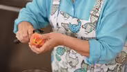 Sheri Says: How to Peel a Peach