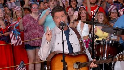 Josh Turner Performs 