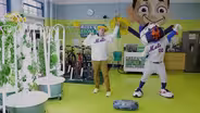 MISTER RITZ LEARNS TO DANCE WITH MR. MET