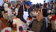 Governor-elect Murphy serves Thanksgiving meals in Red Bank