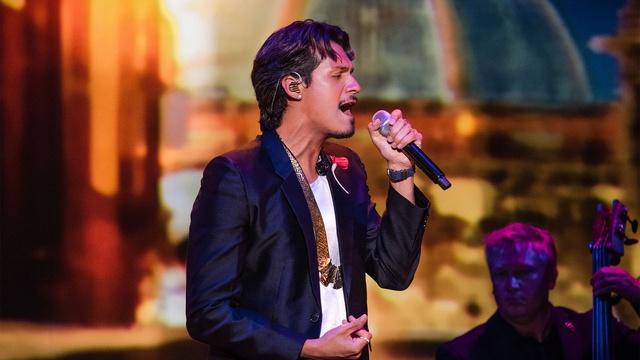 2023 Inspira Awardee Omar Apollo Performs 'En El Olvido'