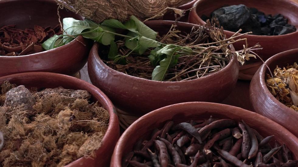 Vasquez family on washing wool and natural dyes image