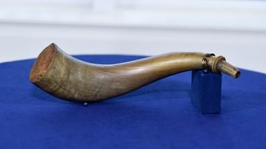 Appraisal: 1775 Stephen Eastman-carved Powder Horn
