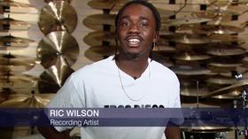 Video thumbnail: Chicago Tonight Local Acts Ric Wilson, Lala Lala Make Their Pitchfork Debuts