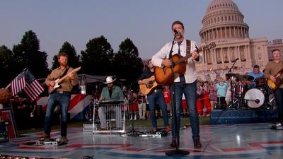 Josh Turner Performs 