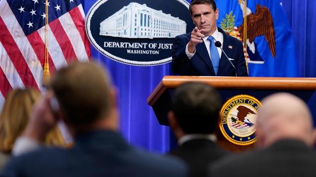 Former prosecutor analyzes legal issues over Epstein files