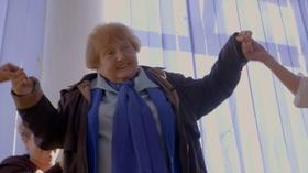 Video thumbnail: Eva A-7063 Bravery and Courage - clip 1