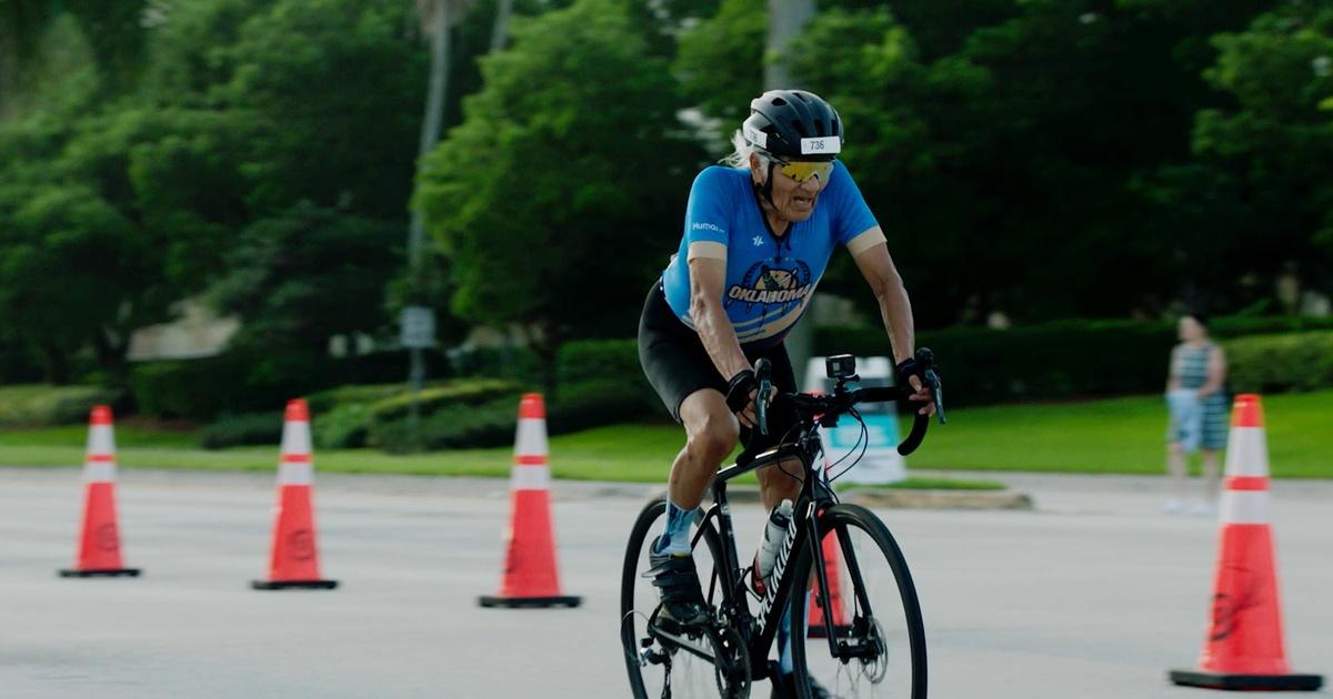 Birinchi marta bokira jinsiy aloqa video Yigitni koylak kiygan qizning pornosini tomosha qiling