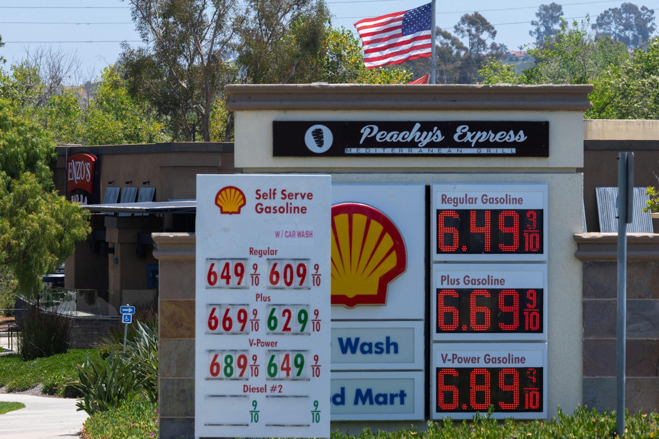 Inflation could hit 4% next month and stay elevated for rest of year, economist warns