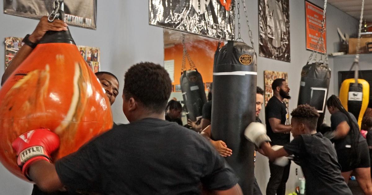NJ Spotlight News 'Guns Down, Gloves Up' boxing program aims to end