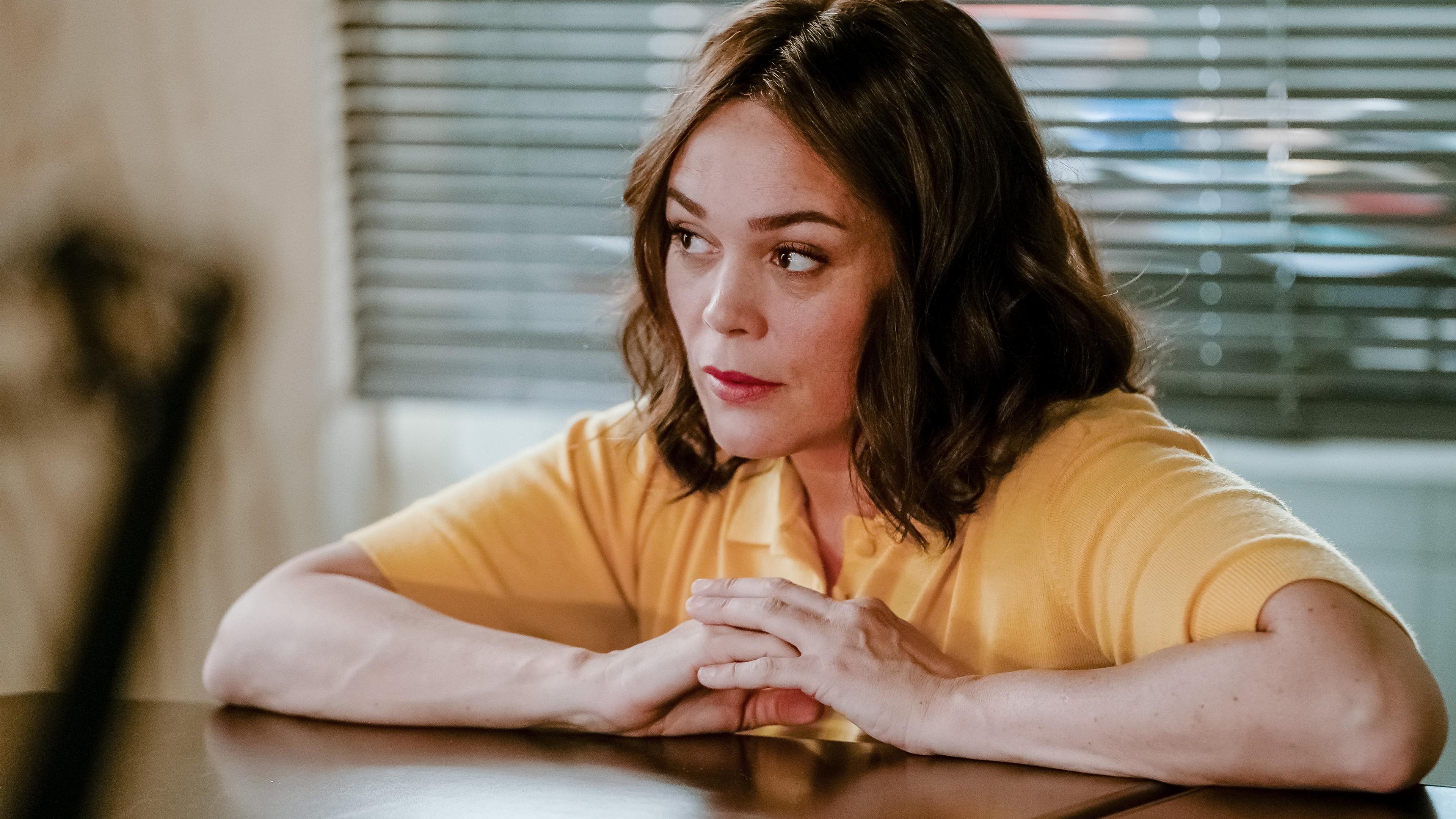 Charlie and Samy find a corpse scratched by a cat. The victim never owned one.