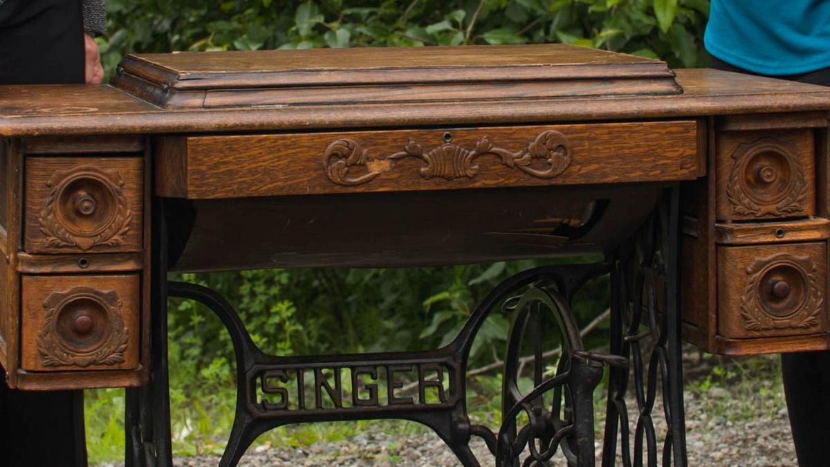 Appraisal Singer Oakcased Sewing Machine & Table, ca. 1900 Antiques