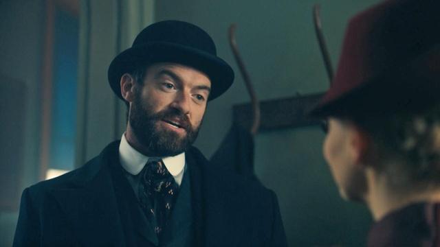 Miss Scarlet & The Duke | Scene