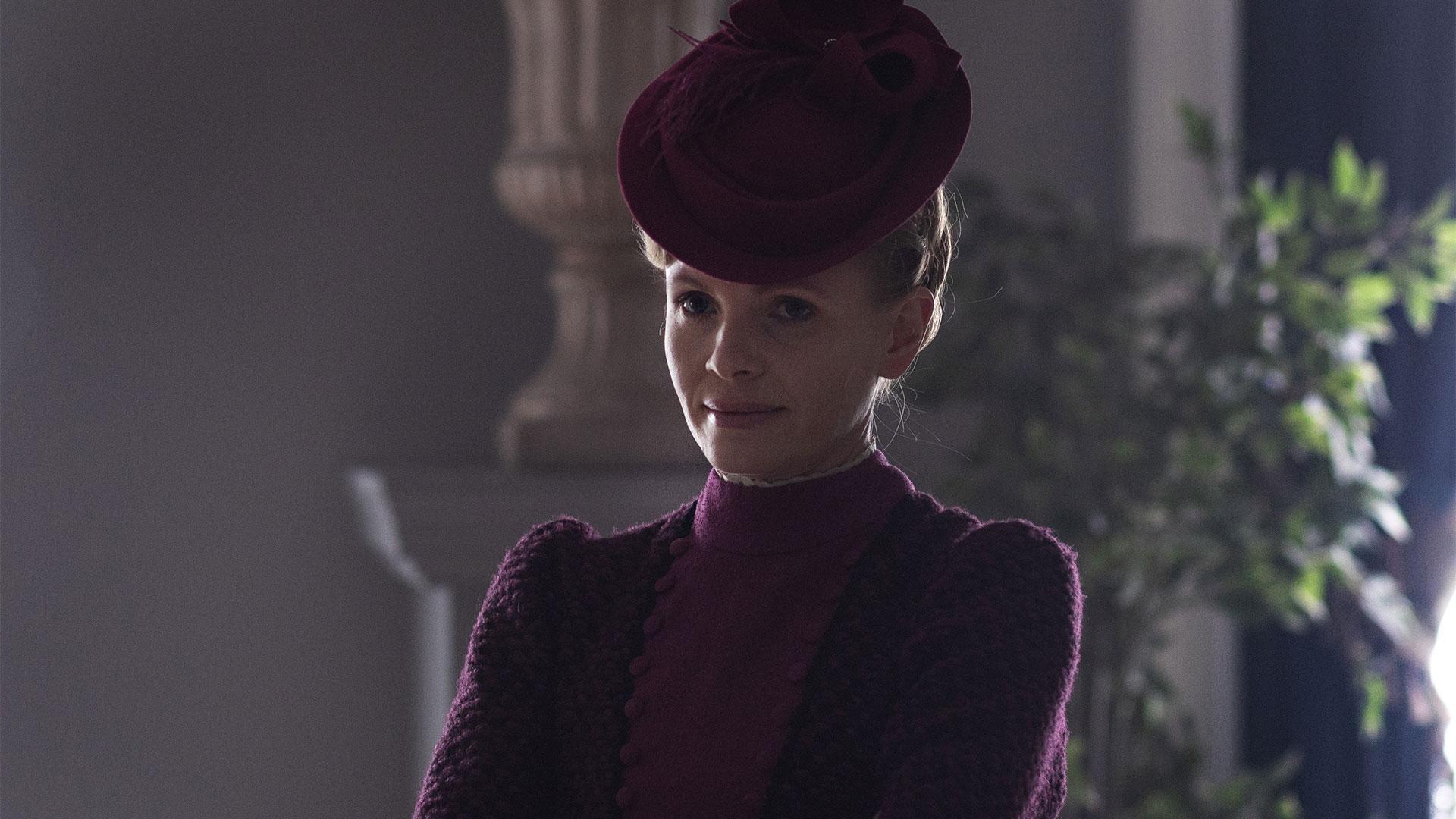 The divorce of a high society couple causes scandal when their settlement becomes public.