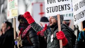 Video thumbnail: PBS NewsHour Performance pay is at the heart of Denver's teacher strike