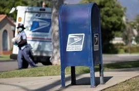 Postal workers union sounds alarm about USPS service