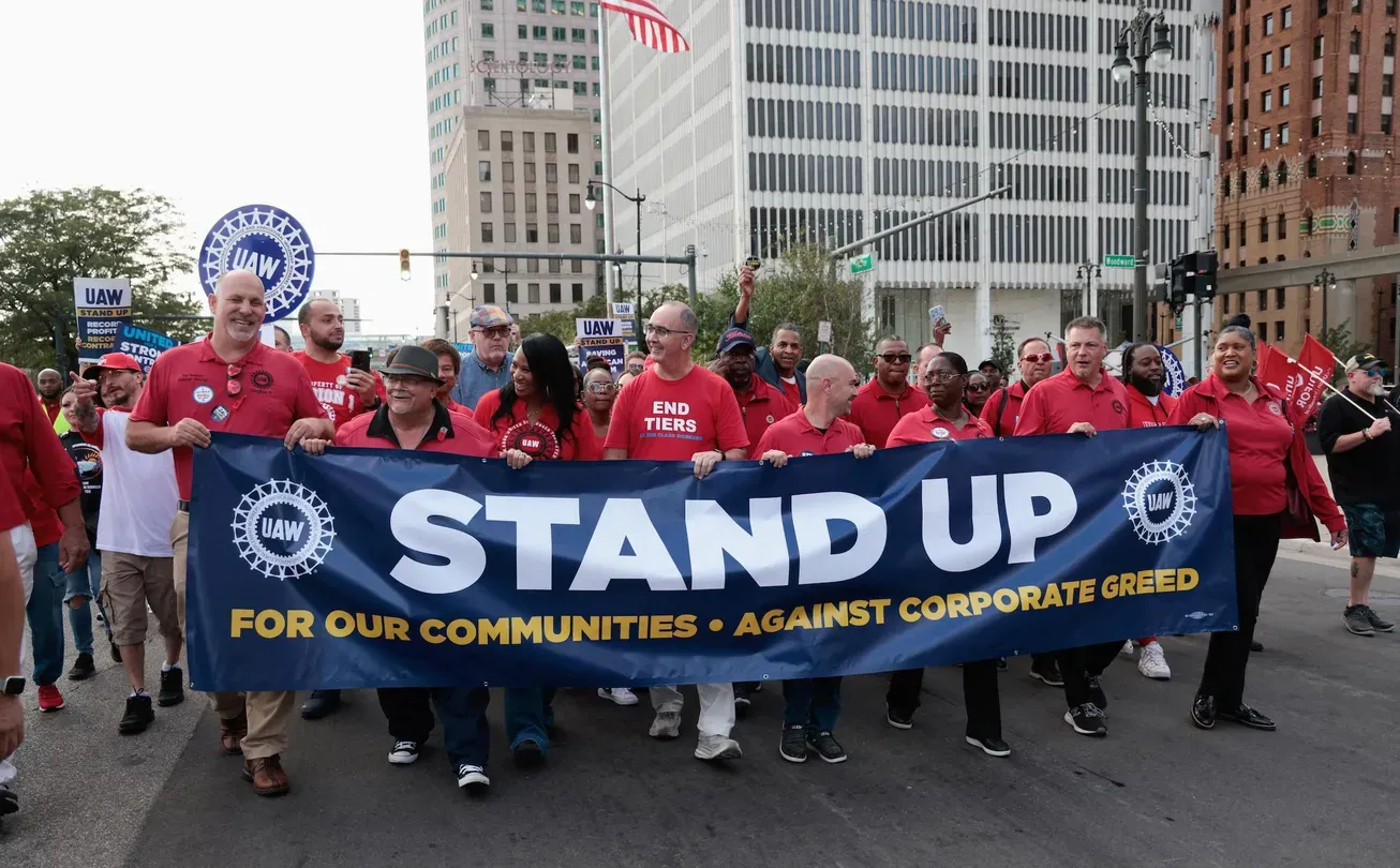 News Wrap: UAW strike enters 4th day amid negotiations