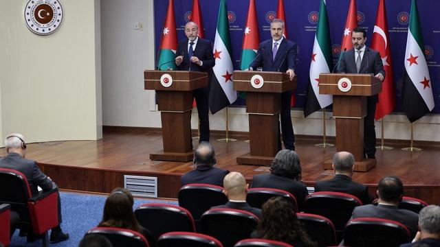 News Wrap: PKK will disband in peace deal with Turkey