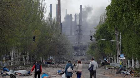 Video thumbnail: PBS NewsHour Civilians desperately try to flee Mariupol's hellscape