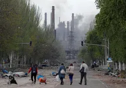 Civilians desperately try to flee Mariupol's hellscape