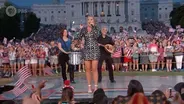 Lauren Alaina Performs "Road Less Traveled"