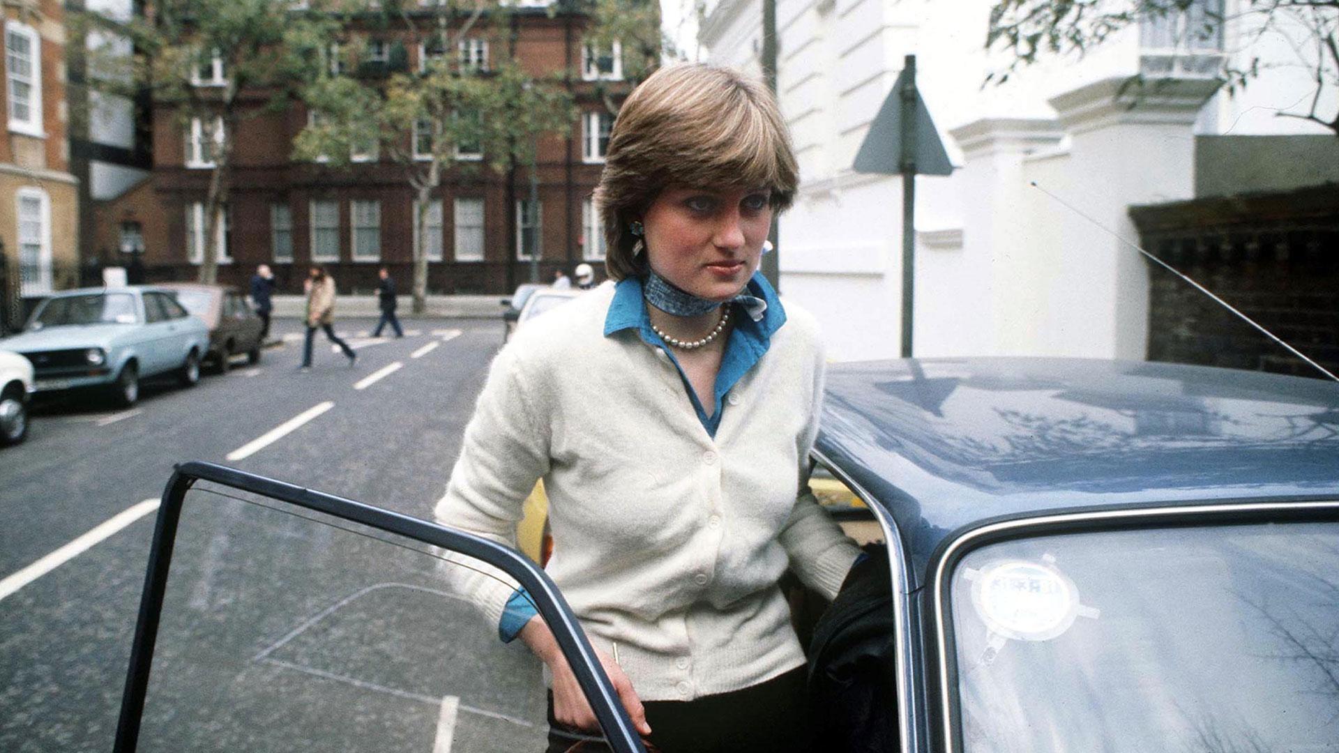 The 70s see Diana emerge from obscurity and begin her relationship with Prince Charles.