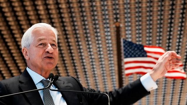 News Wrap: Trump sues JPMorgan Chase, Jamie Dimon for $5B