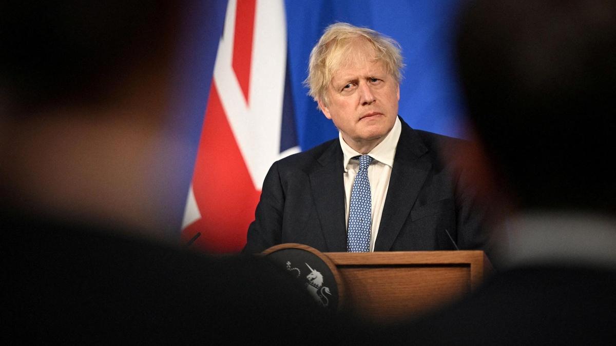 British PM Boris Johnson survives noconfidence vote PBS NewsHour