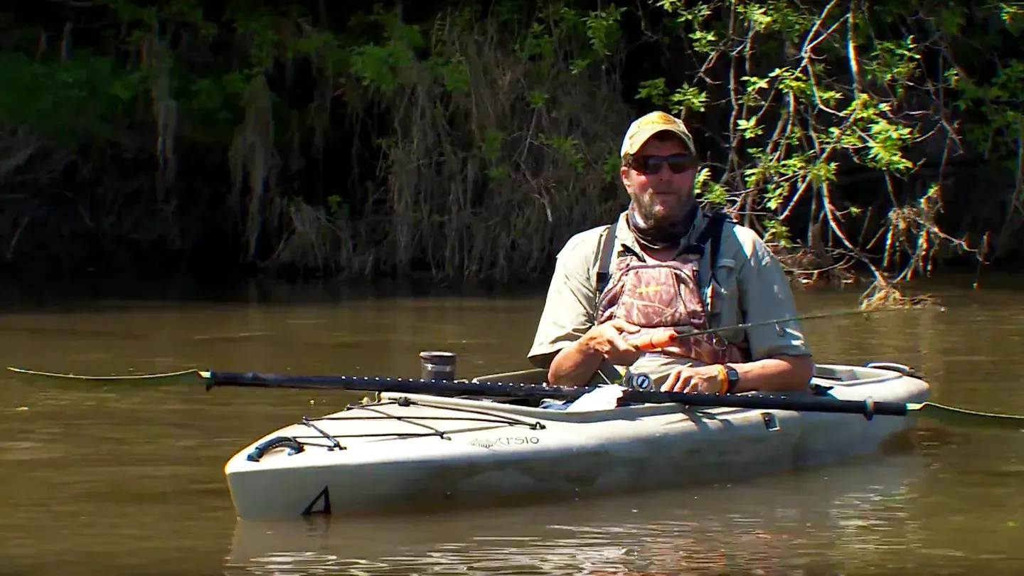 Outdoor Wisconsin #3502 - Monarchs/Kayak Fishing/Skate Park