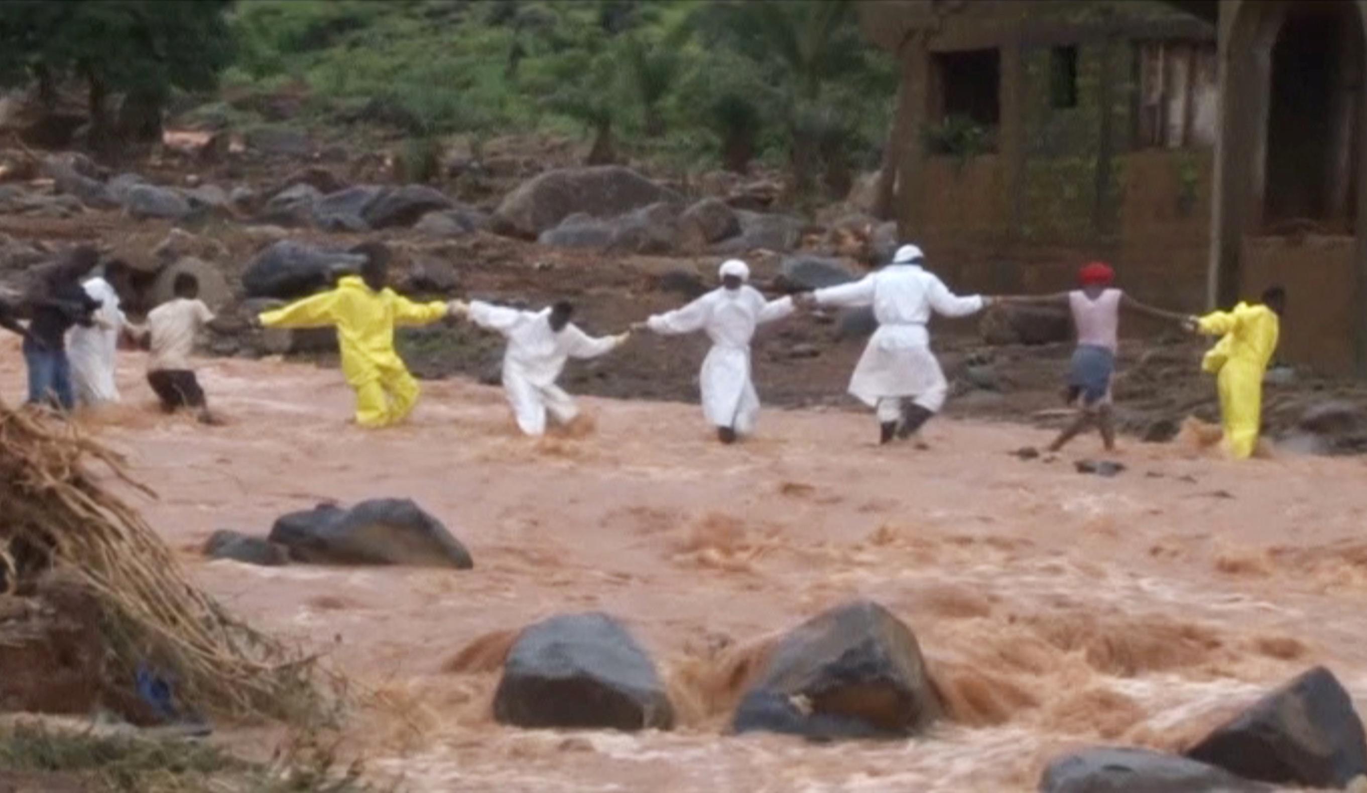 News Wrap: Sierra Leone rescue crews battle mudslide
