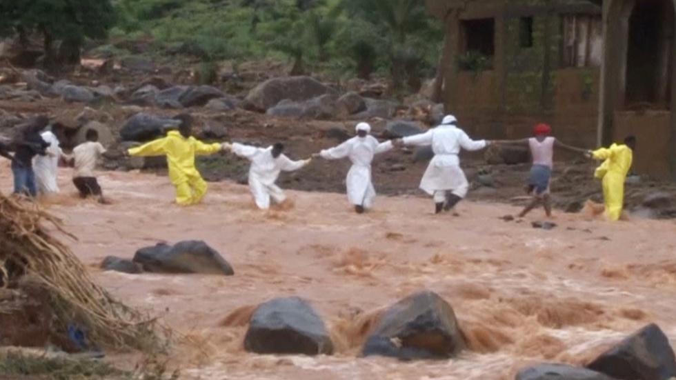 News Wrap: Sierra Leone rescue crews battle mudslide image