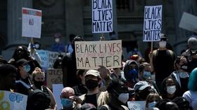 Video thumbnail: PBS NewsHour How this South Carolina mayor is fostering dialogue on race