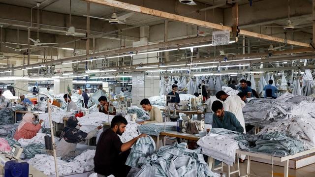 Economist analyzes fallout of Trump's sweeping tariffs