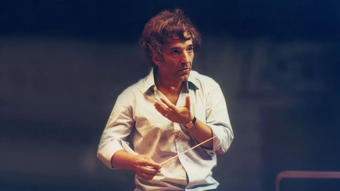 Itzhak Perlman: Virtuoso Violinist