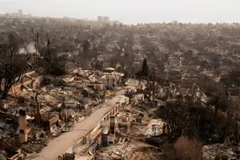 Dangerous winds pick up as crews battle devastating LA fires