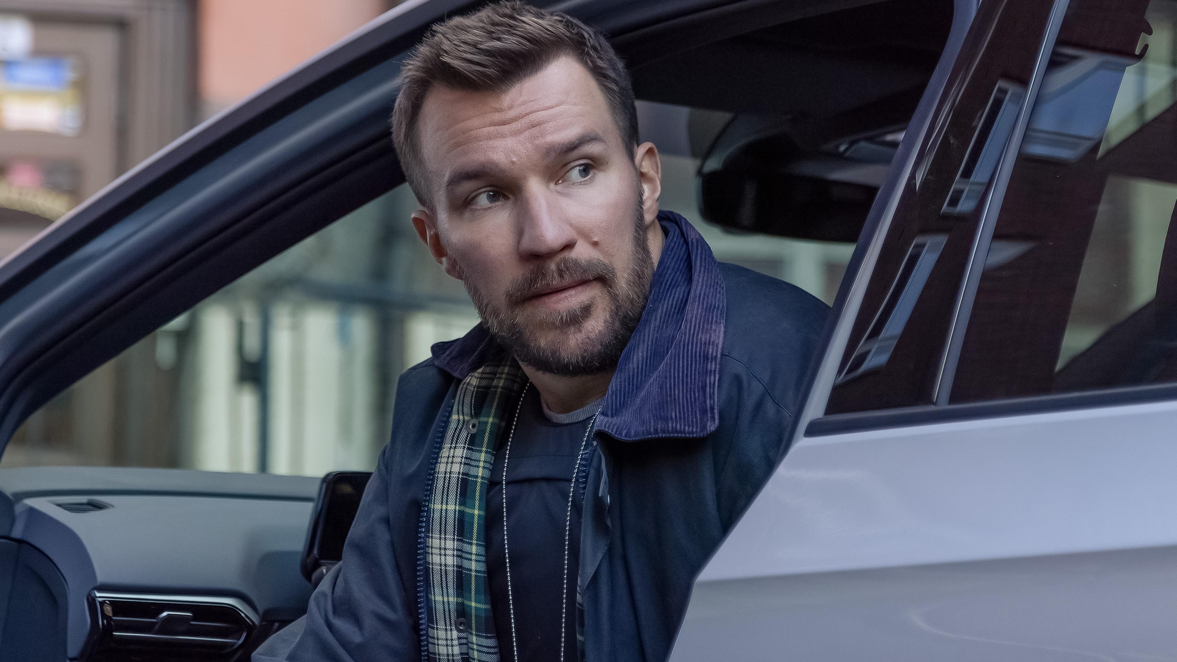 Harjunpaa and Onerva tackle a murder, a love scam and a volatile new colleage.