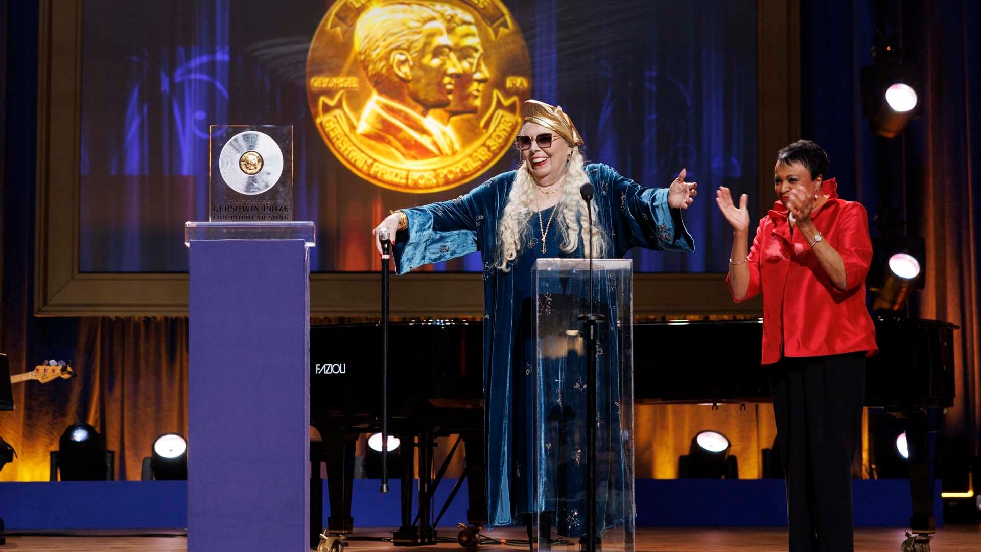 Carla Hayden Presents The Gershwin Award to Joni Mitchell Gershwin