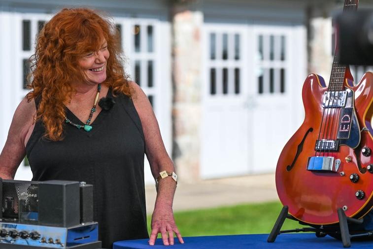 Castle Farms , Hour 1 Poster