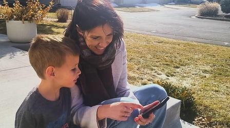 Video thumbnail: Parenting Minutes Documenting Everyday Moments - Spanish