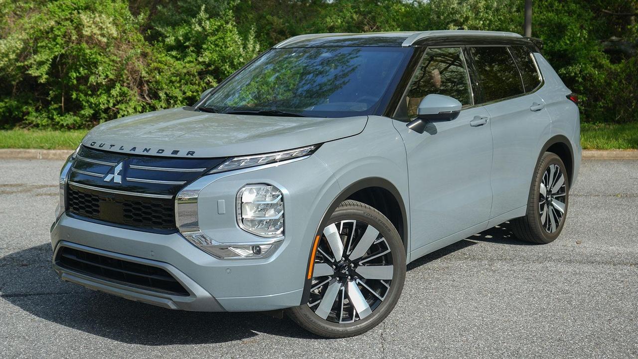 MotorWeek | 2025 Mitsubishi Outlander & 2025 Lamborghini Revuelto