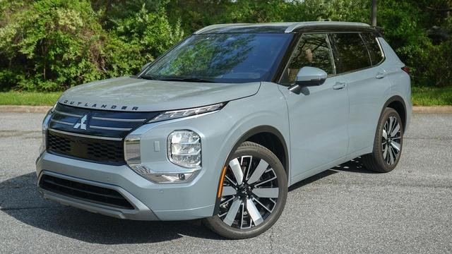 MotorWeek | 2025 Mitsubishi Outlander & 2025 Lamborghini Revuelto