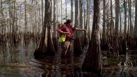 Video thumbnail: PBS NewsHour Shutdown takes a bite out of business in South Florida