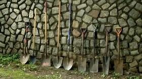 Video thumbnail: Virginia Home Grown The differences between spades and shovels