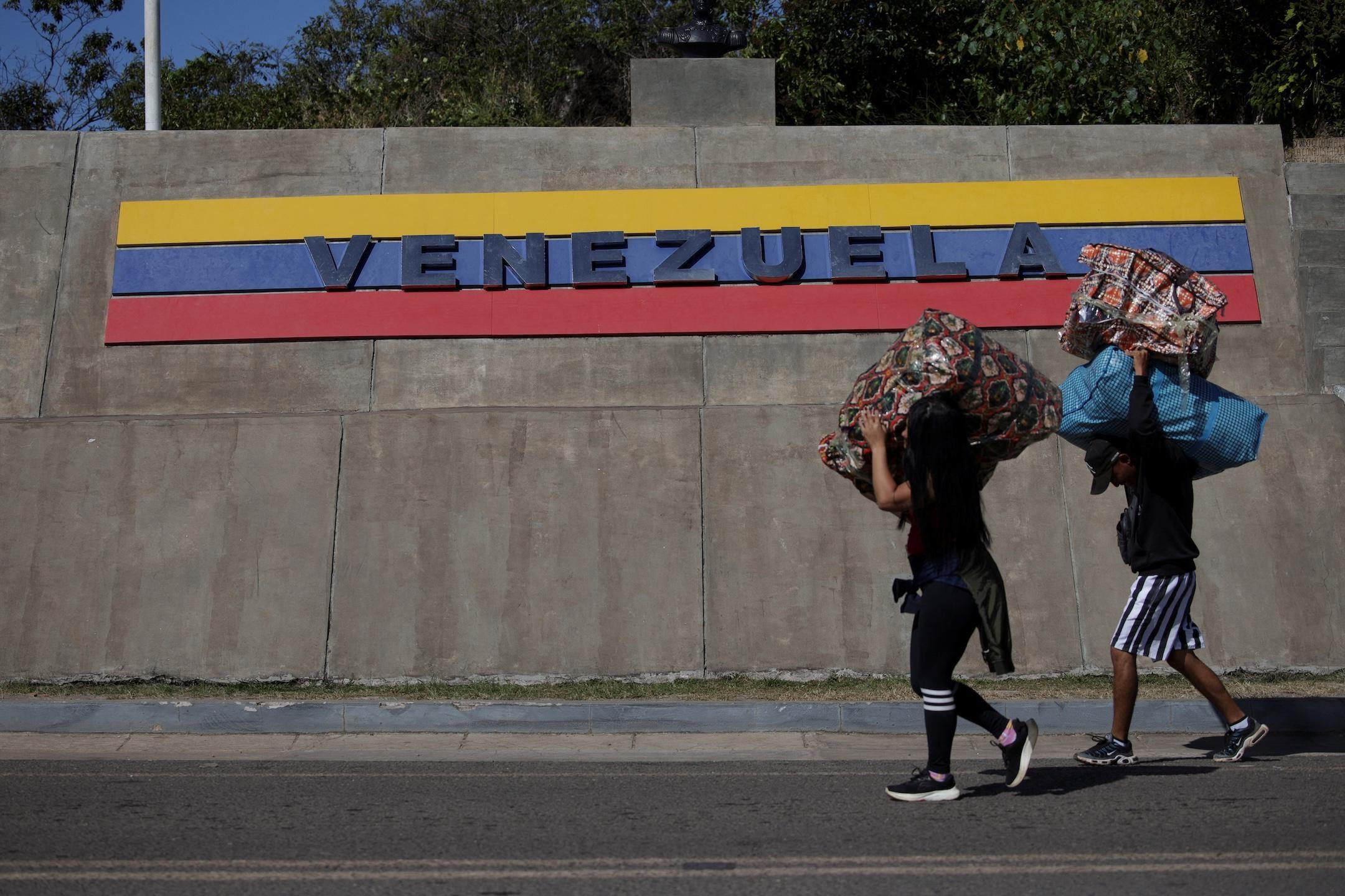 Pbs News Hour January 6 2026 Pbs News Hour Full Episode Twin